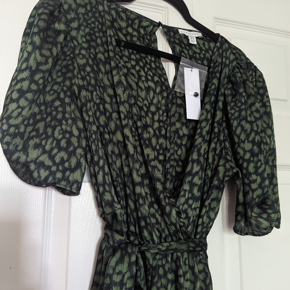 NWT TOPSHOP Animal Satin Jumpsuit in Green - Picture 6 of 6